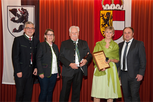Elfriede Stadler erhielt den Ehrenring der Gemeinde Berndorf
